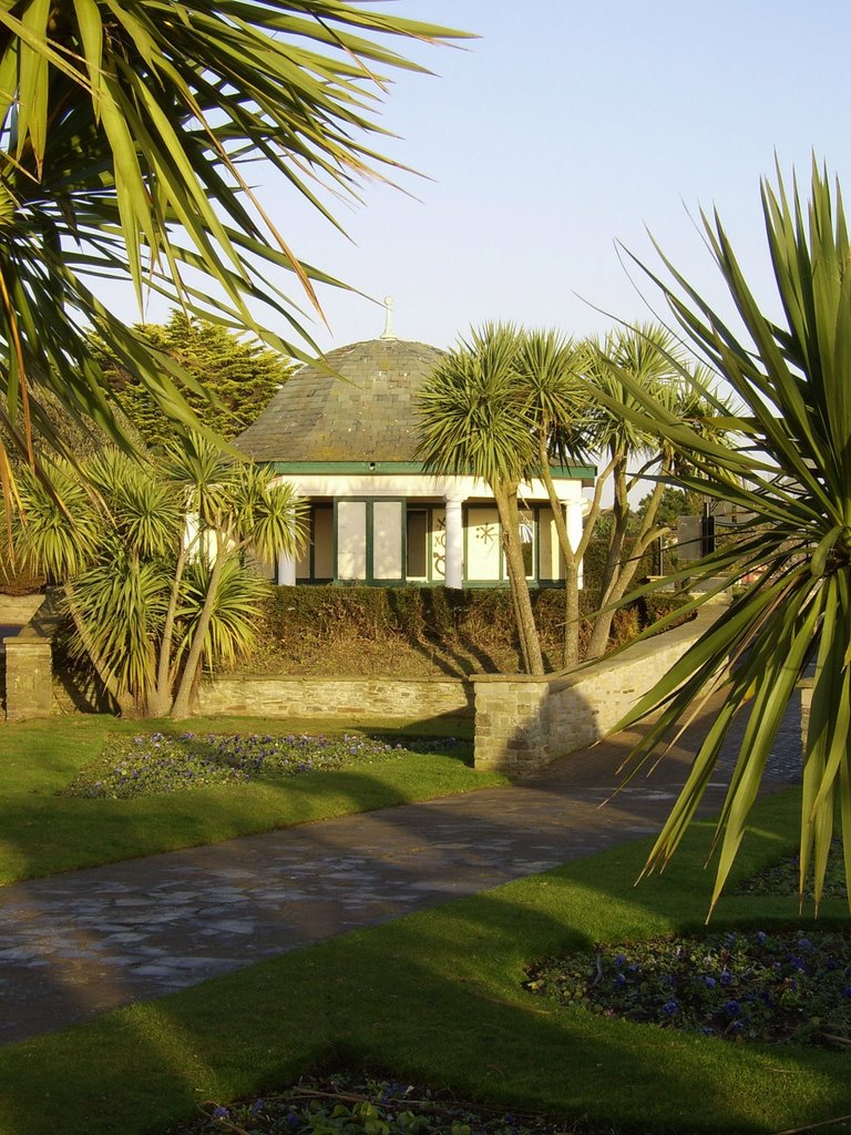 Clacton's Tropical gardens in December 2008 by wiggyretired