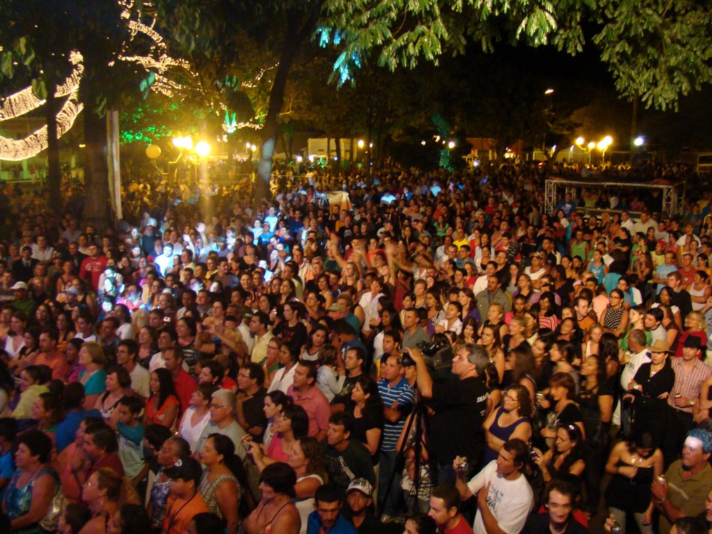 Praça de Santo Antonio em dia festa! by marioluizcosta