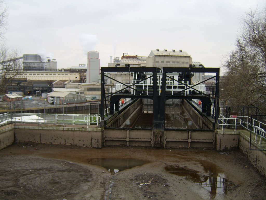 Anderton boat lift closed for the winter by John Mulder