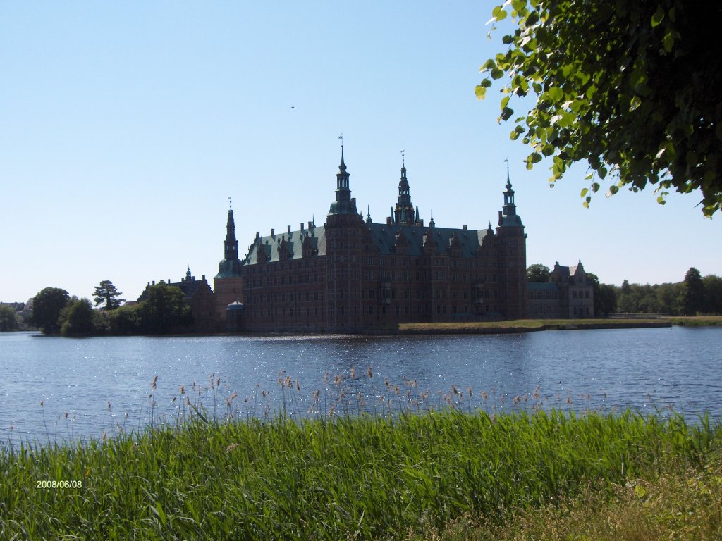 Frederiksborg Slot by Leonard Yu