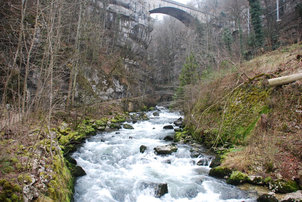 Gorges du Taubenloch by Decaydance