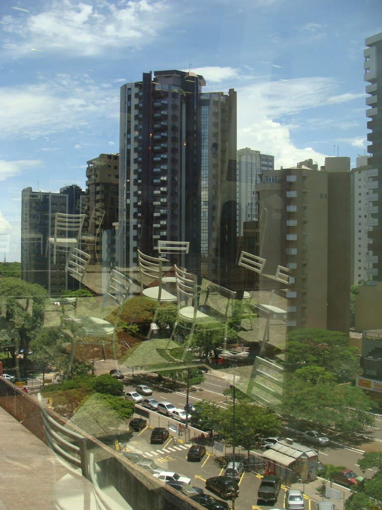 Vista da cidade de Maringá a partir do Shopping Aspen de Maringá - PR - Brasil by Paulo Yuji Takarada