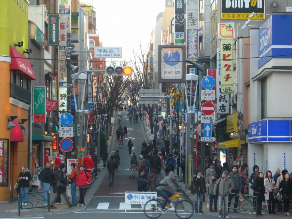 Kagurazaka shita crossing, Shinjuku, Tokyo by tokyolullaby