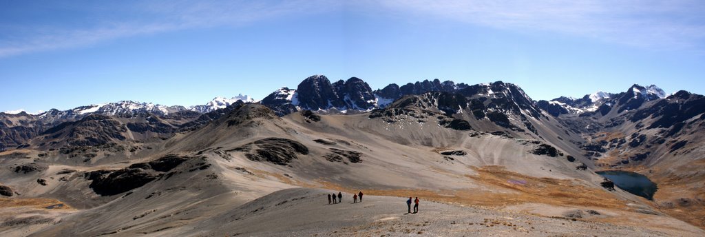 Janchalliani path - near Condoriri Bolivia by René Collomb