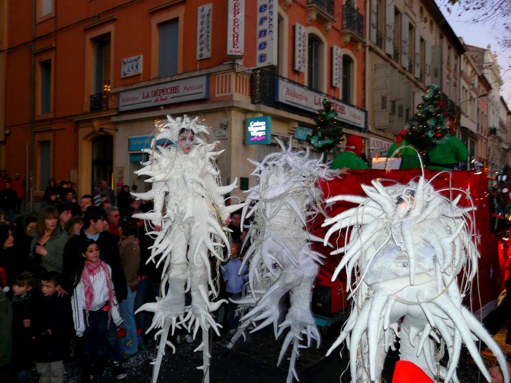 France, le défilé de Noël dans la ville de Narbonne by Roger-11-Vina