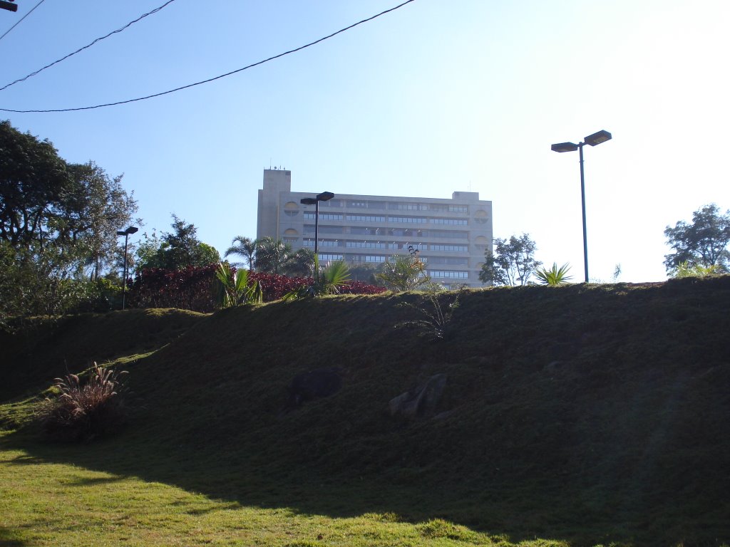 Jardim frente ao paço-jundiai/sp by marcos pereira tavar…