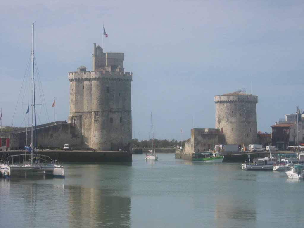 3 Allée des Tamaris, 17000 La Rochelle, France by Brah Zerrouk