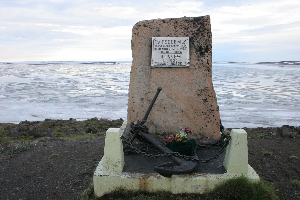 Monument to Tessem at Dikson by PolarBird