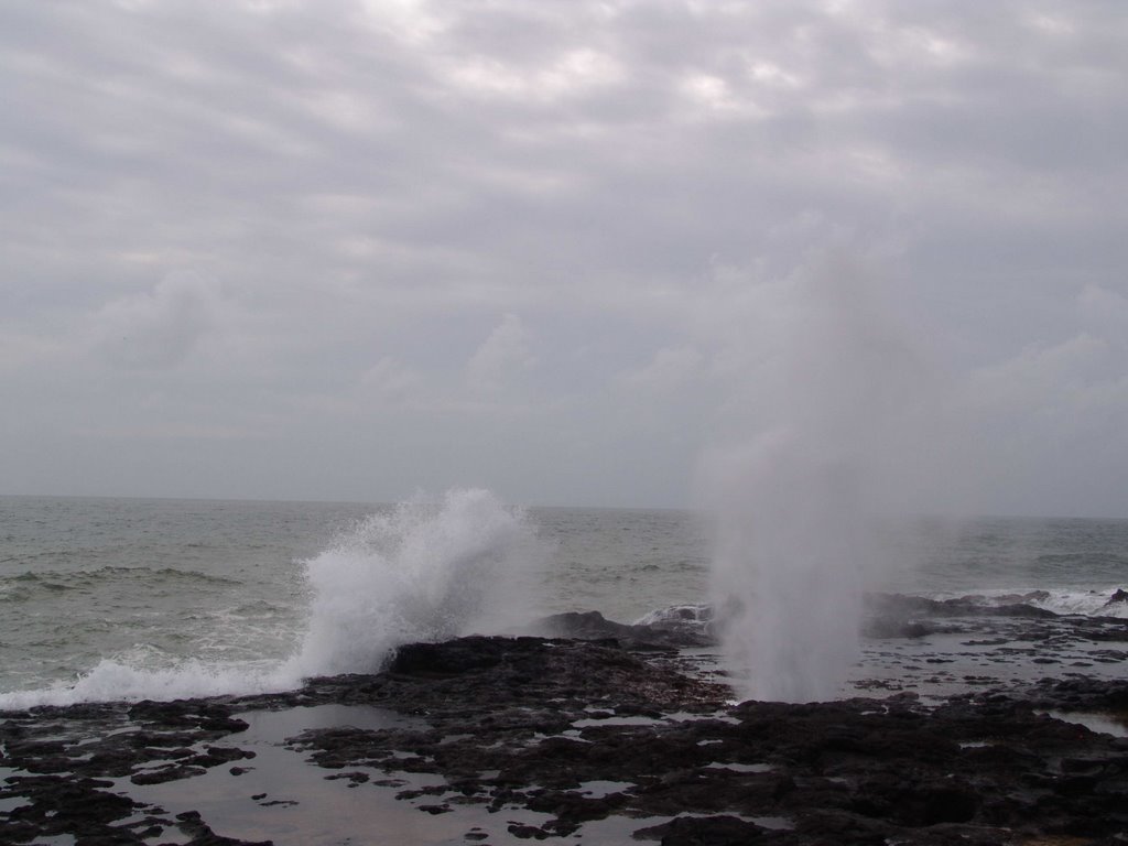 Spouting Horn, Poipu Kauai by ilbcnu10