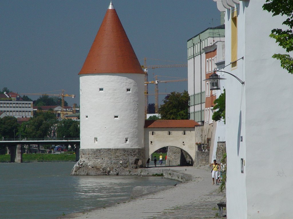 Am Inn in Passau by Walter Gmeinwieser