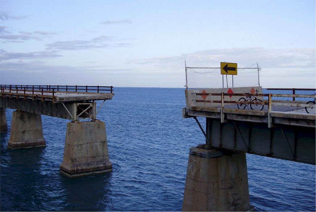 Old Seven Mile Bridge by Jörgen N