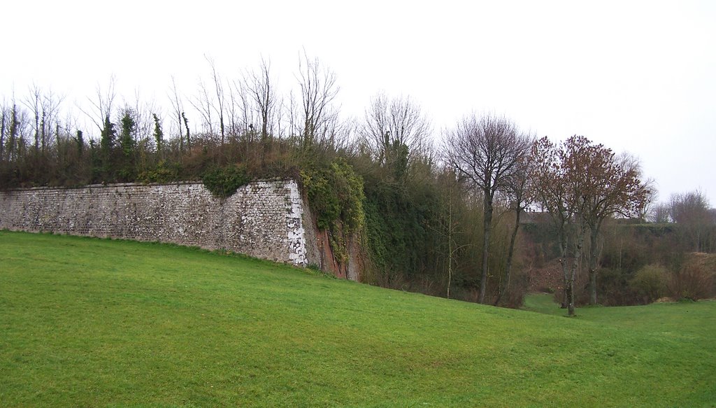 Montreuil sur mer : vestige du saillant d'un ouvrage à corne by uvw3