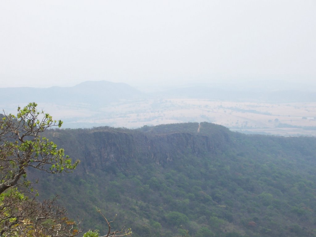 Vista da serra de Jaragua by Gnomo do cerrado