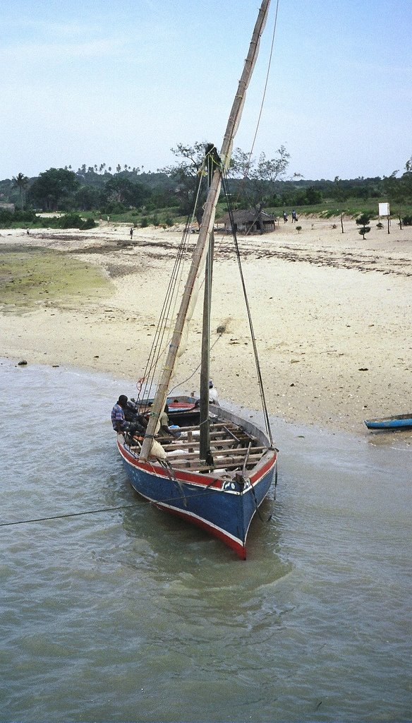 Fernão Veloso Beach - Dhow by DAKOTA2401