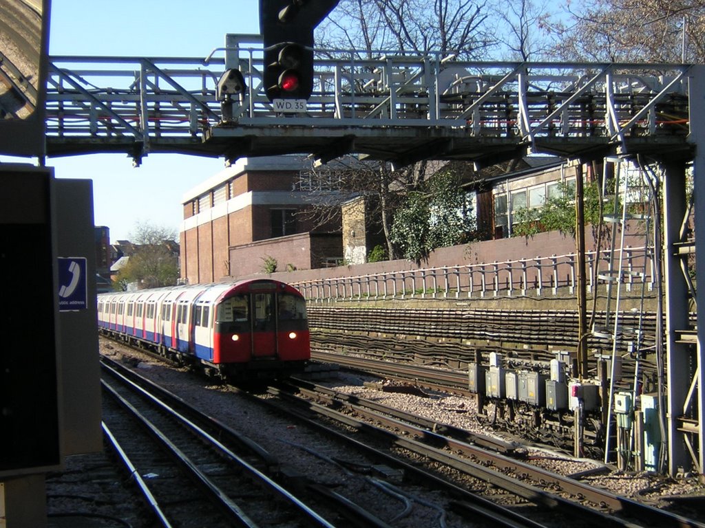 Piccadilly Line Barons Court by haj_ow