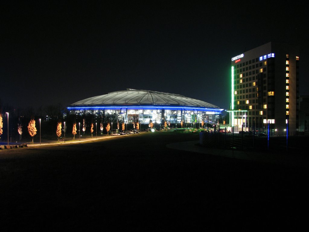 Veltins Arena mit Marriott Hotel Gelsenkirchen bei Nacht by Stappi