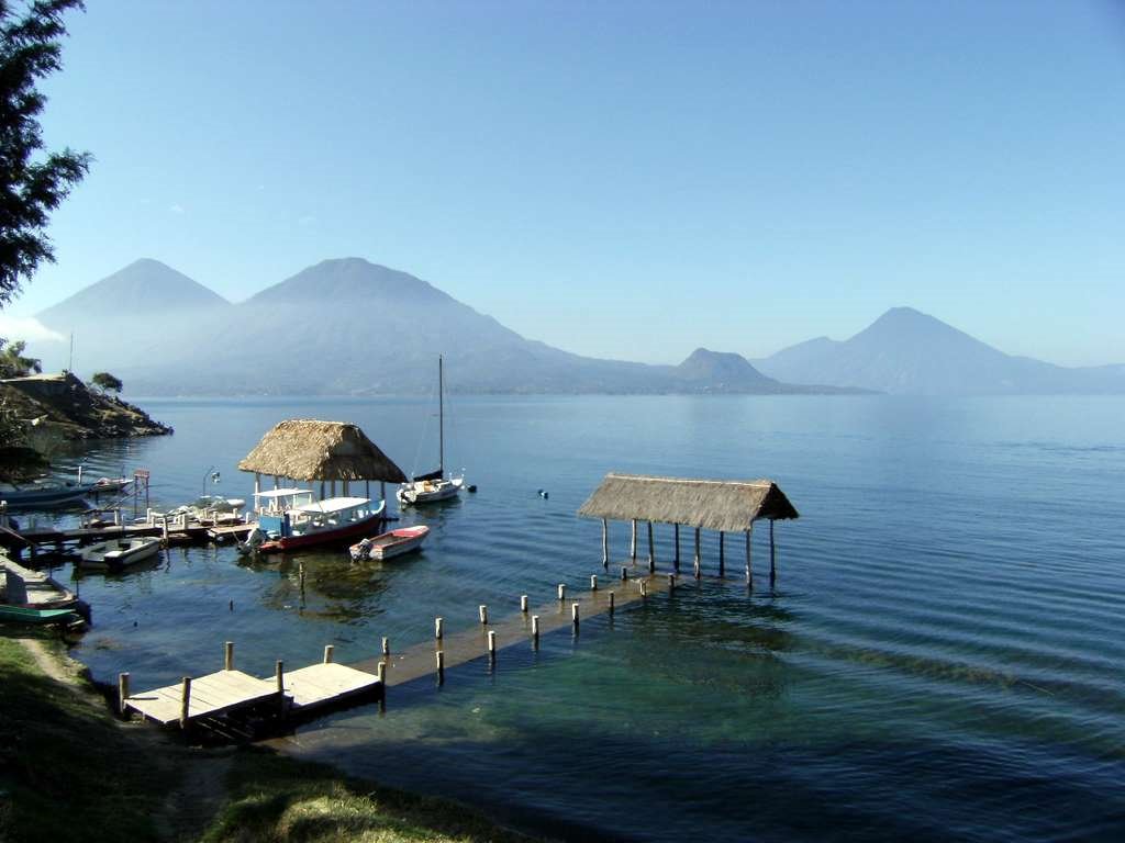 GUATEMALA Volcanes Atitlan, Toliman, el Cerro de Oro y V desde San Antonio Palopo, Lago Atitlan by Talavan