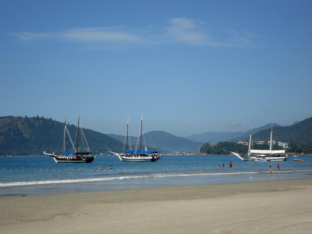 Praia da Enseada-Ubatuba/SP by Daniel Patini