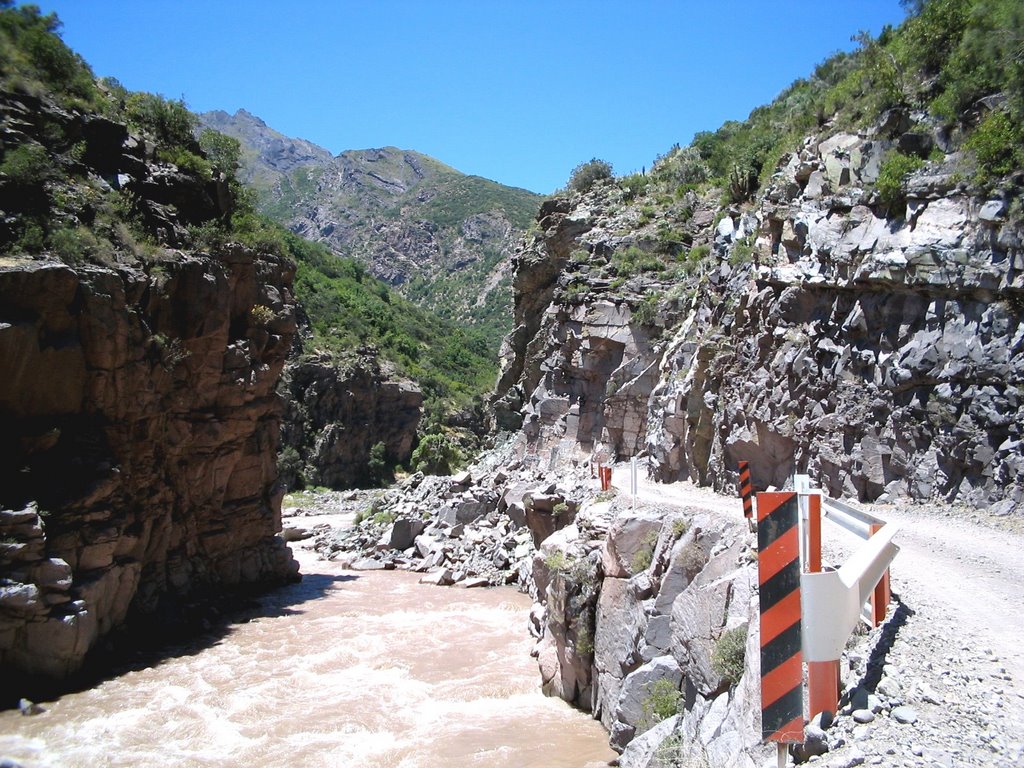 Río Tinguiririca, desfiladero La Jaula by horacioparrague