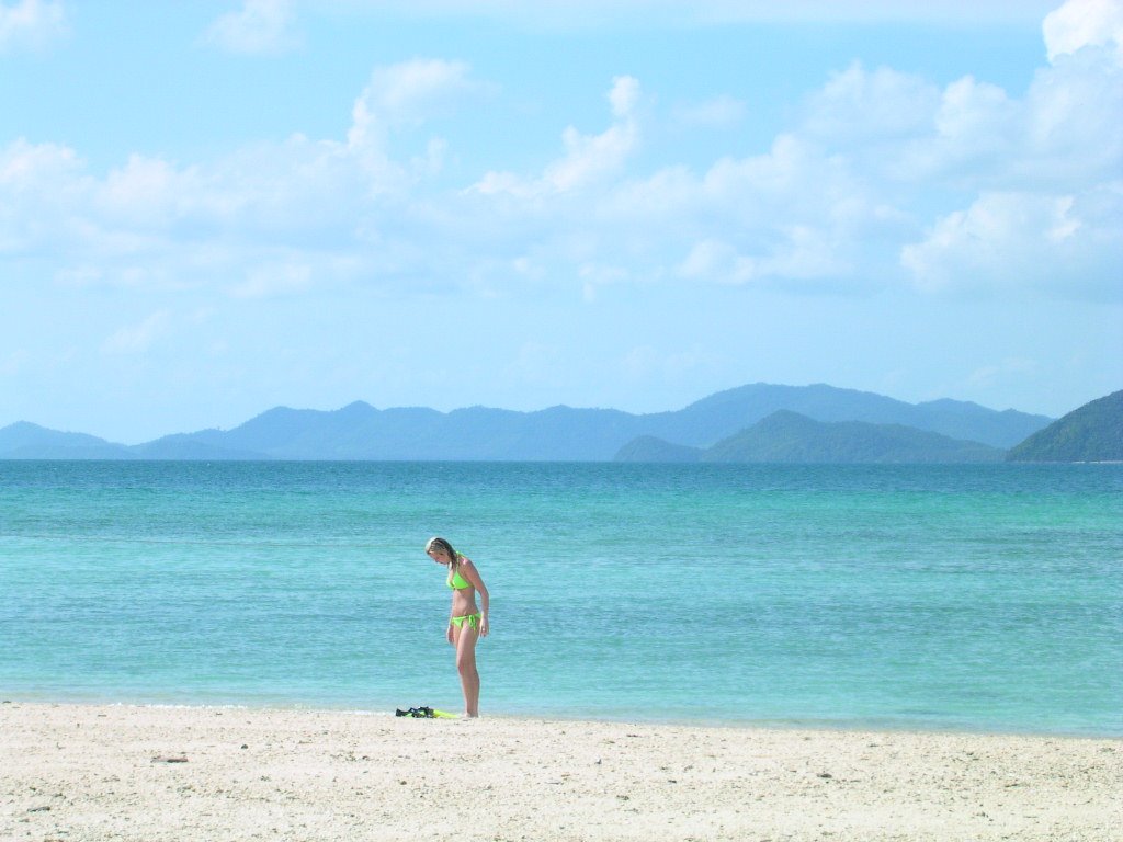 Beach at ko khai nai island by rathish.sd