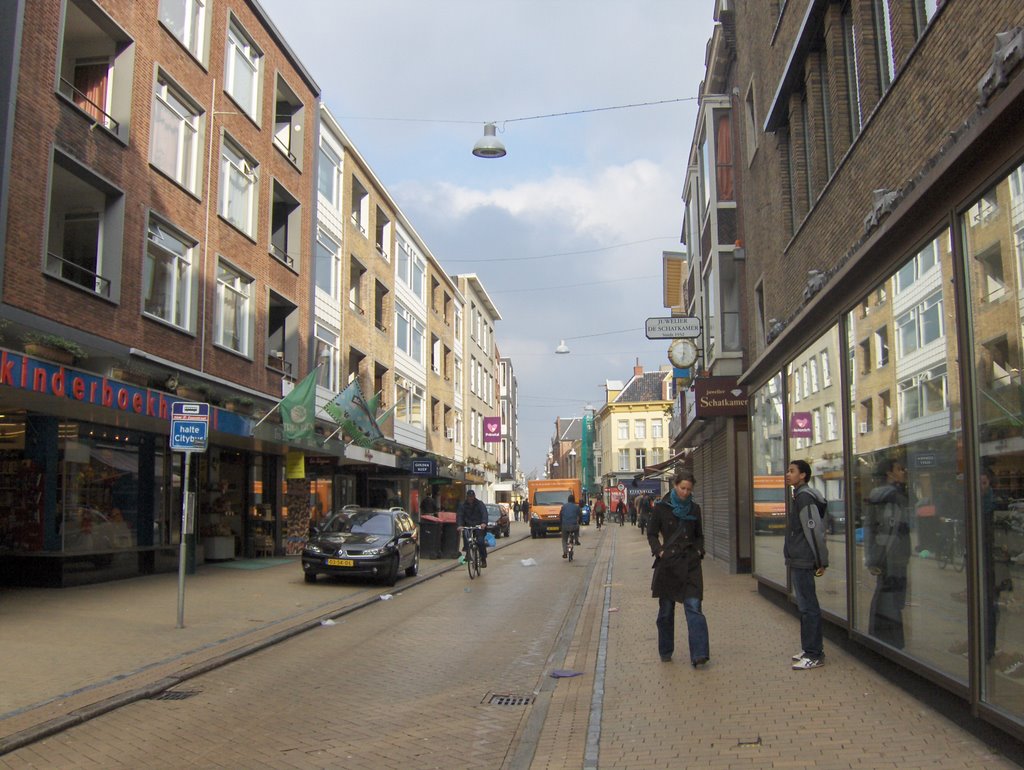 Stoeldraaierstraat by Guido Musch