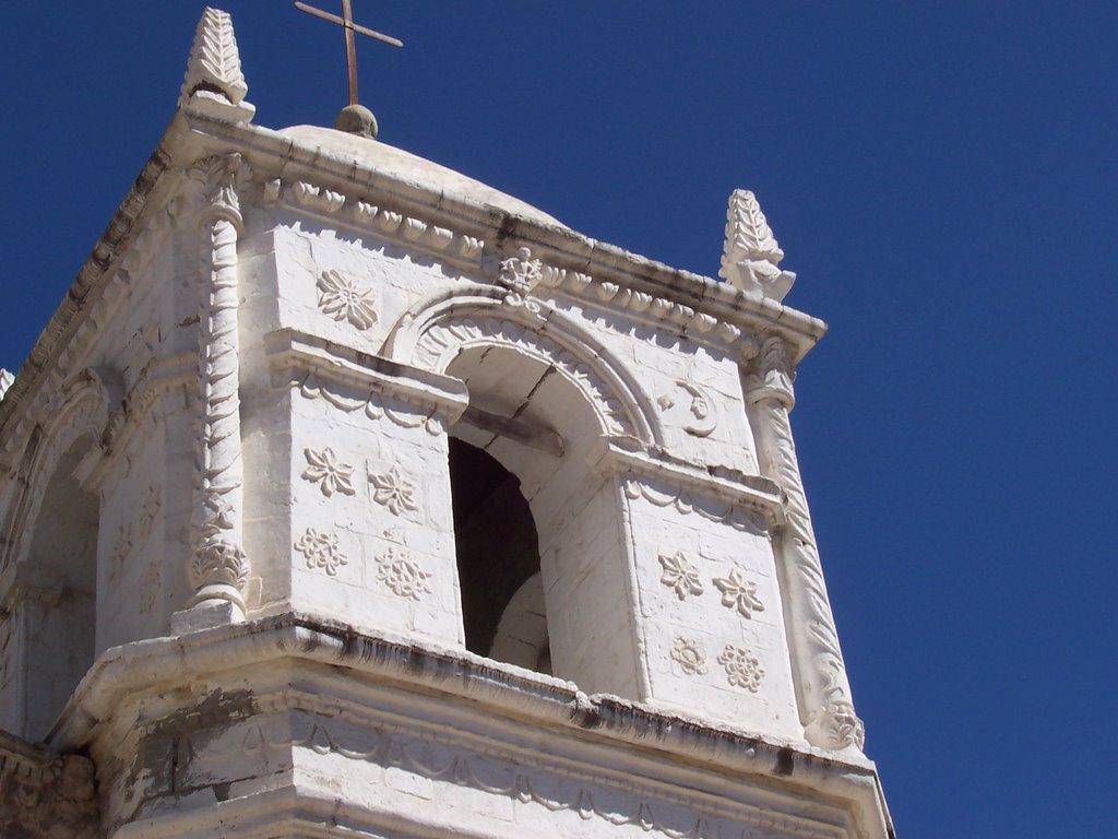 Torre de la iglesia de Cabanaconde. by HectorAnibal