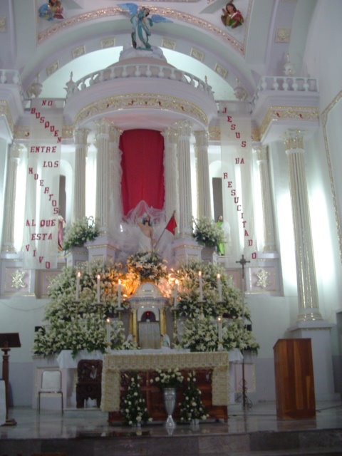 El altar mayor by Dr. Arturo Zavaleta