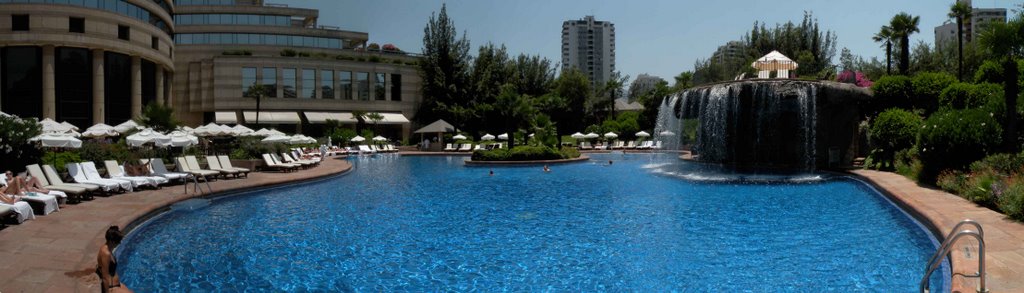 PISCINA DEL HYATT STGO. by ALDO ASTE