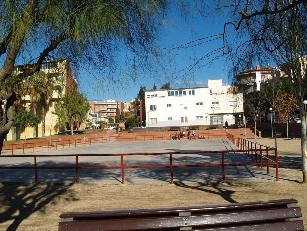 Plaça de Tarradelles 3 - Barri Pedró (Cornellà de Llobregat) by Llorenç Luna