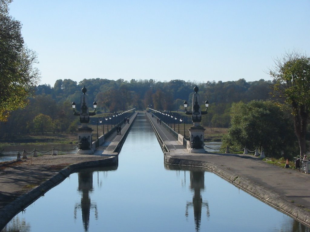 The canal bridge at Briare by russfyles