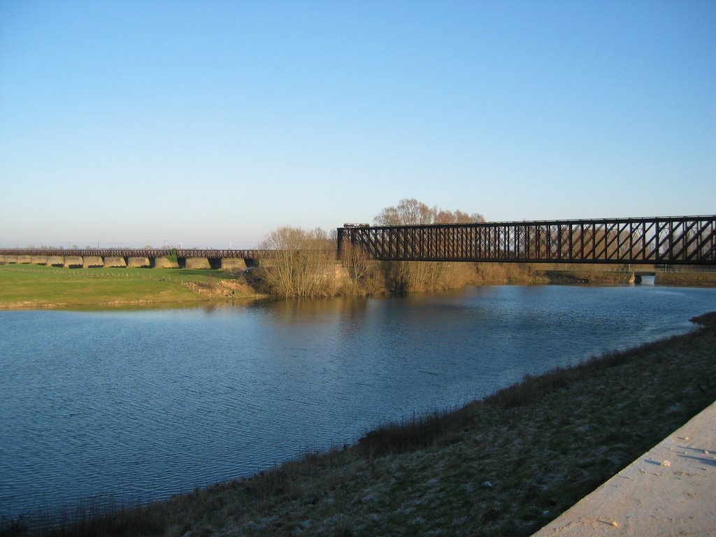 Altrheinbrücke by Serge Helfrich