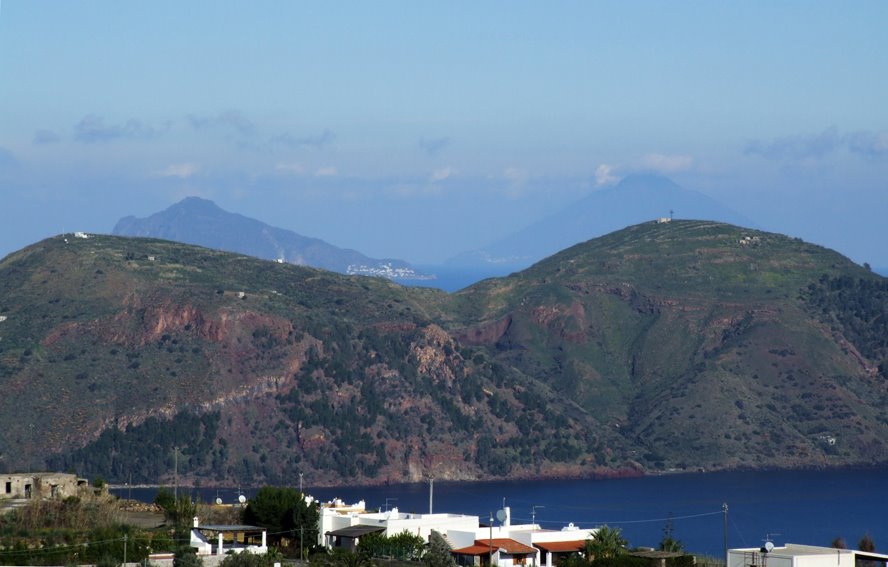 Lipari: Panarea e Stromboli in sella a Monterosa by Antonio Iacullo