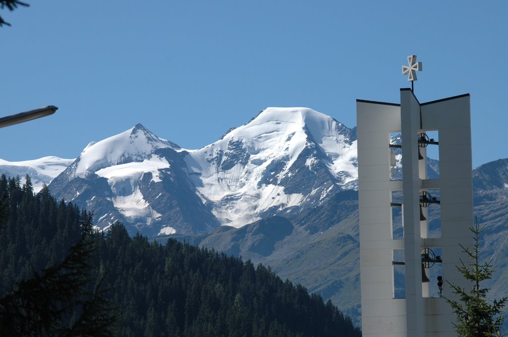 Verbier ,Tour de l'église avec le Combin by Daniel Andres