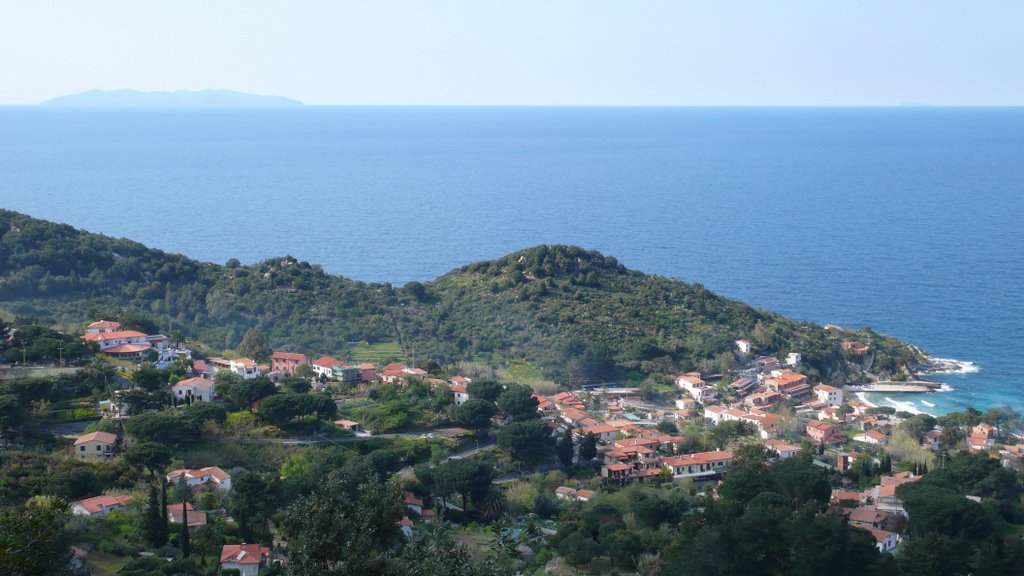 2008, Sant'Andrea e, all'orizzonte, Capraia by Giovanni Mirgovi