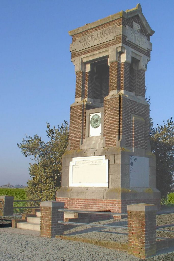 Monument (Gesneuvelde soldaten 24 Aug 1914) by Luc Larivière