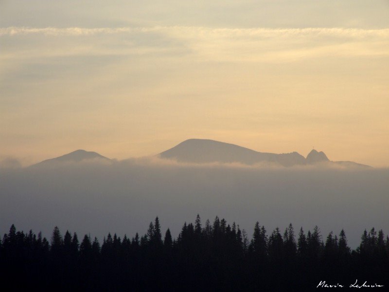 Czerwone Wierchy i Giewont - widok z Bukowiny Tatrzańskiej (view from Bukowina Tatrzańska) by Marcin Lechowicz