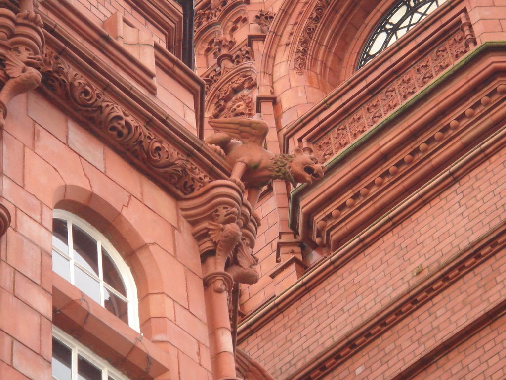 Pierhead Building - Gargoyle by Hänsel und Gretel