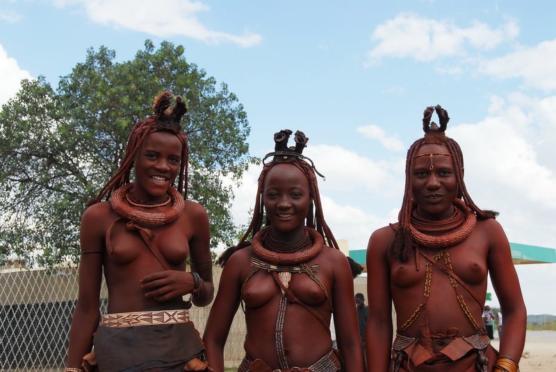 Himba women, May '08 by Edgar Dürholt