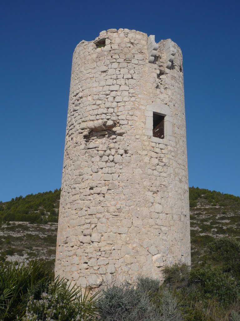 Torre Badum by Alo Feder