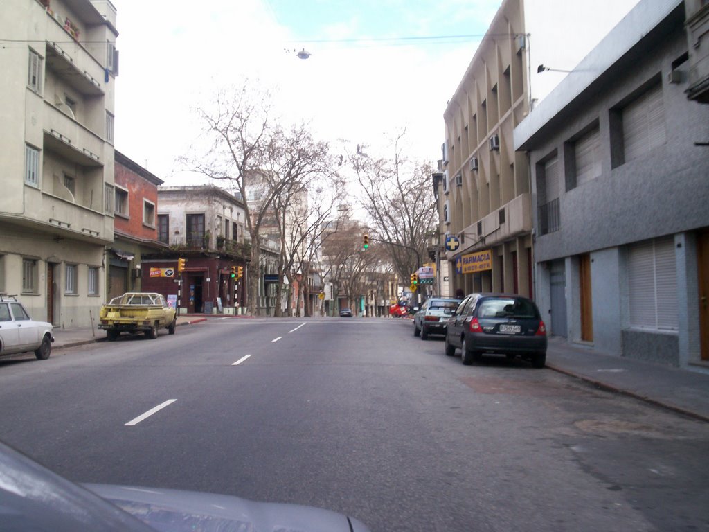 Avenida Uruguay. Montevideo by Roencanada