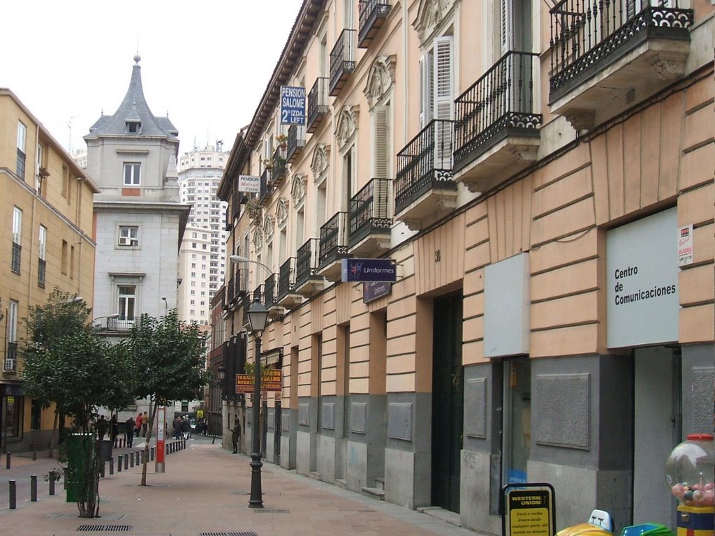 Calle del Pez hacia San Bernardo by Manosbrujas