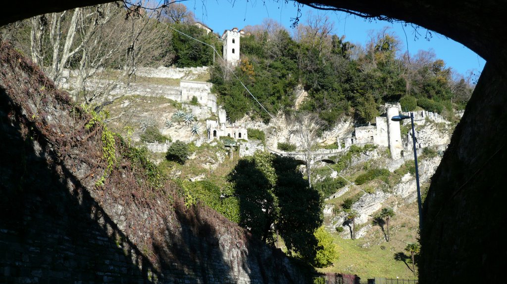 Dietro villa D'Este by Giovanni Sottile