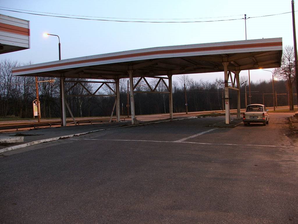 Abandoned gas station, December 2008 by wza