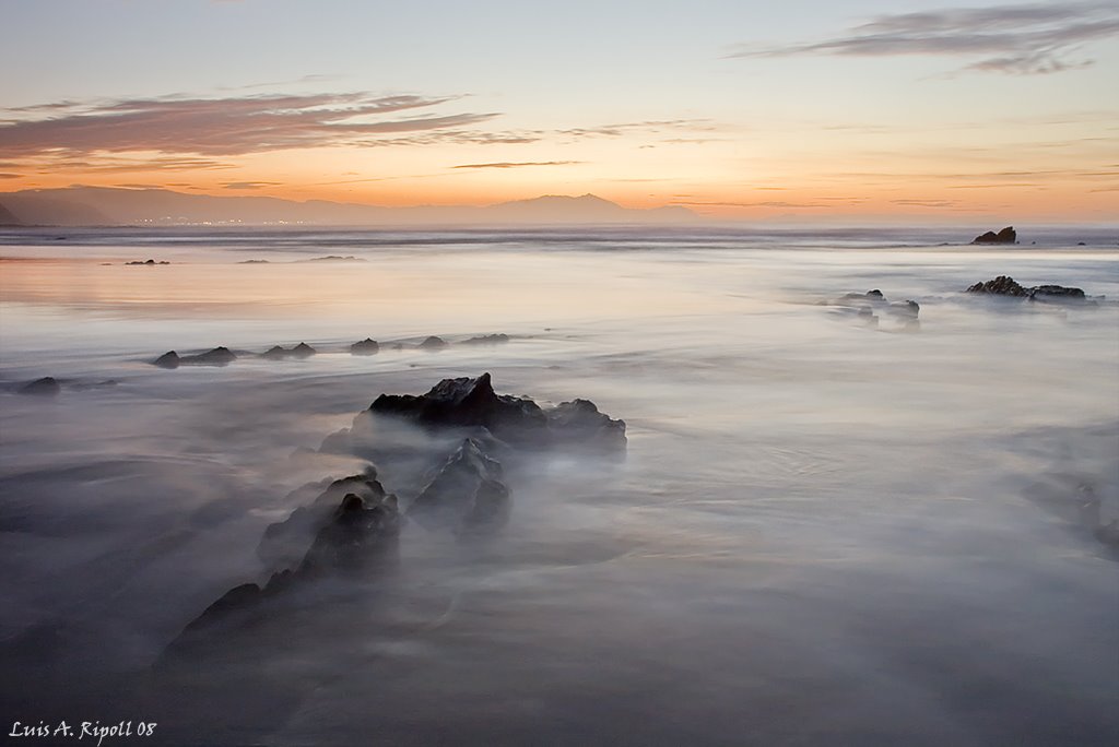 Playa de Sopelana al anochecer. Mar by Luis Ripoll