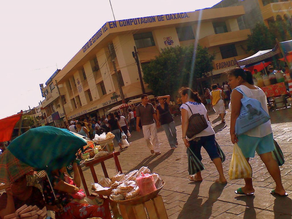 Eskina del centro de Juchitan by Baldemar Mijangos