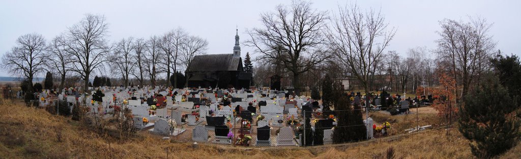 Stary drewniany kościół w Rogalinku / Old wooden church in Rogalinek by Lukasz J.