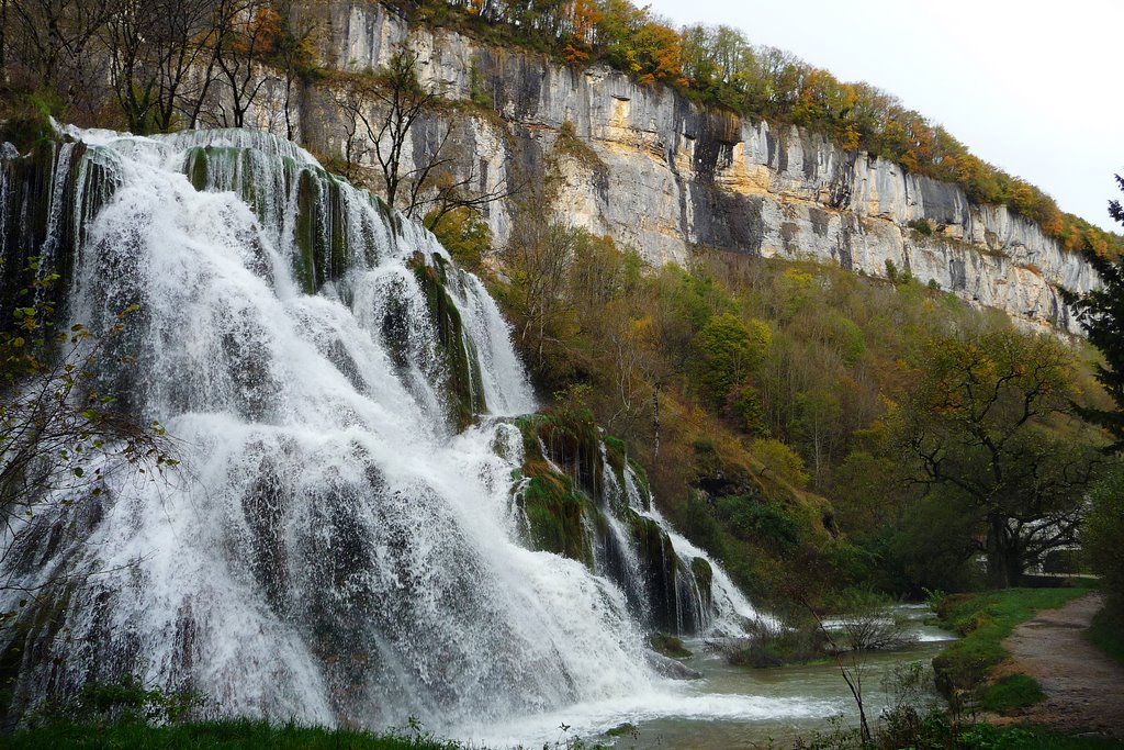 Cascade de Baume les Messieurs by jeanmag