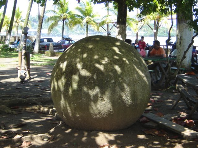 Esfera de piedra precolombina by Alberto Thomas Brown