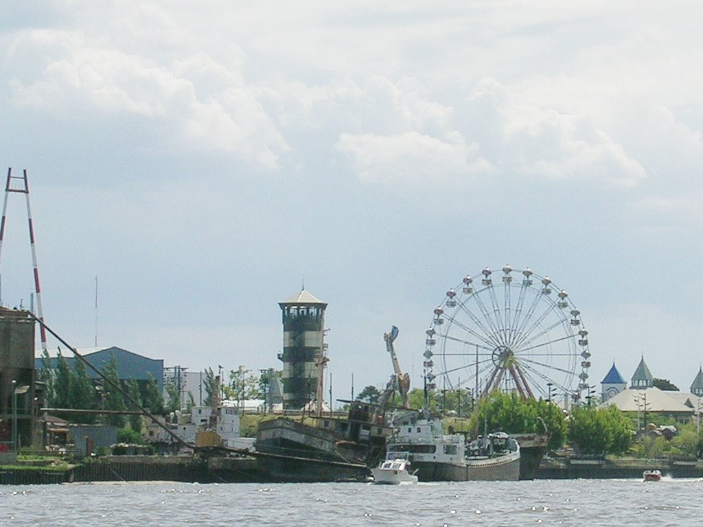 Parque de la Costa, desde el Río Luján by Agus Taj.