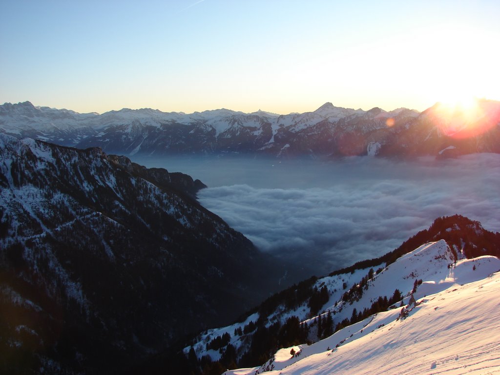 Clouds below Rochers de Naye, Xmas 08 by laztozia